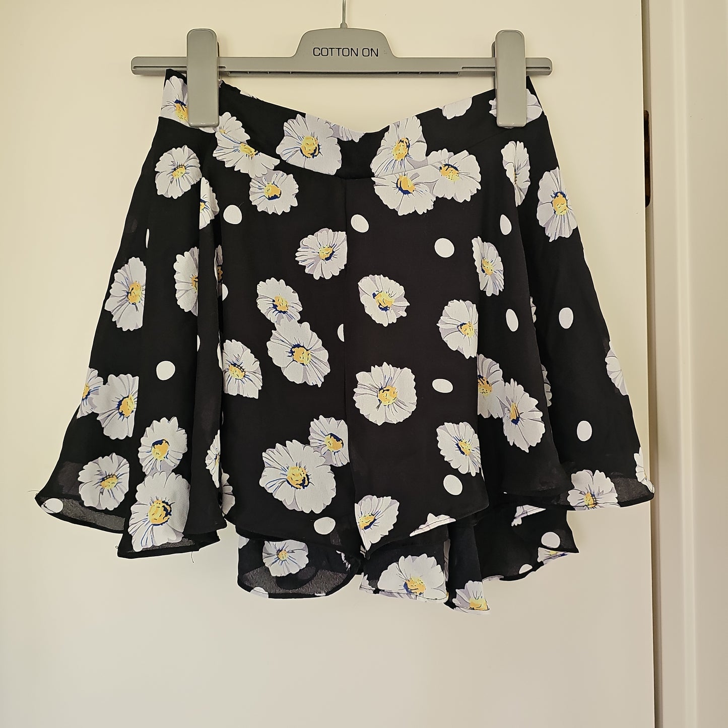 Chicabooti Daisy Shorts